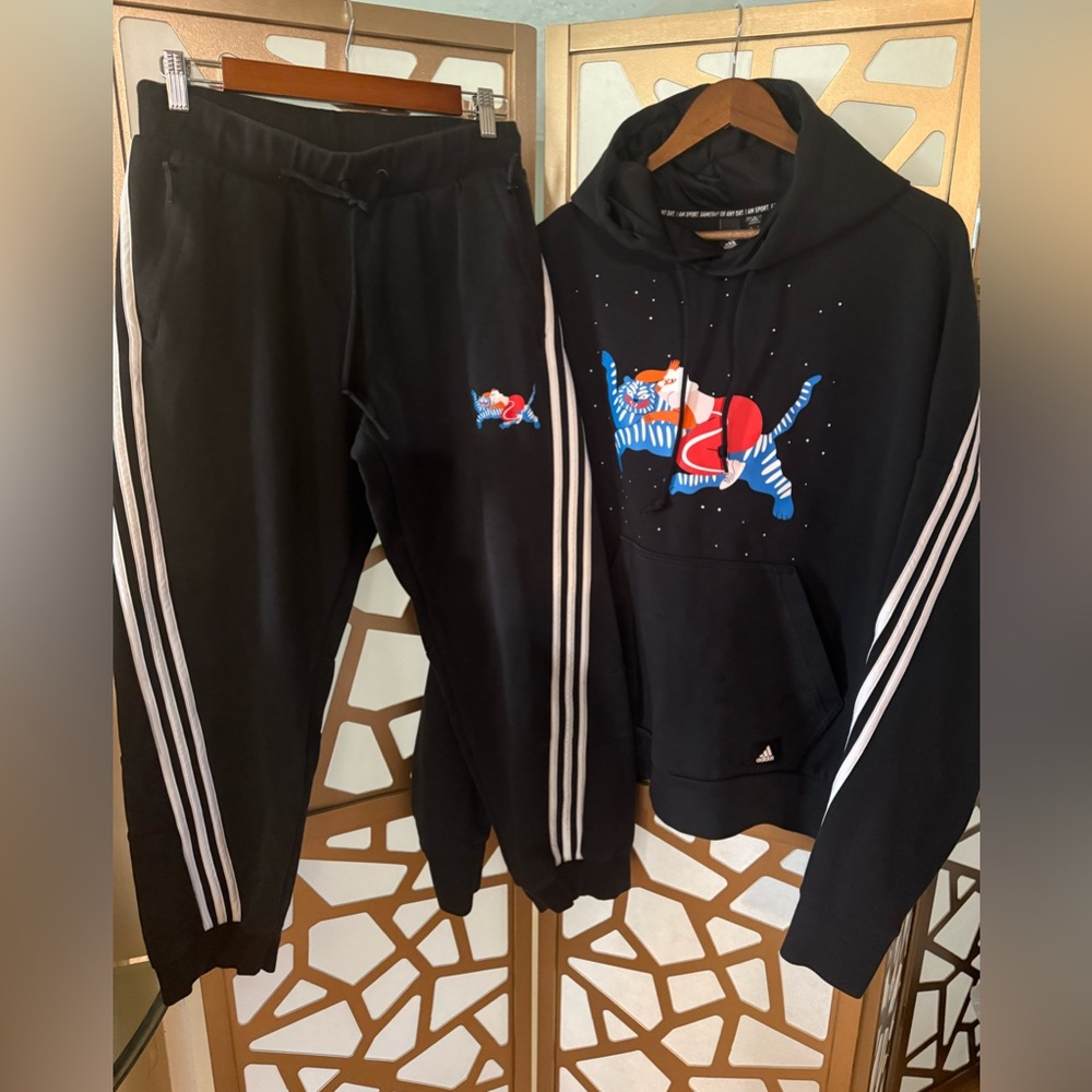 Adidas 👀‼️Egle Unicorn Graphic Tracksuit with Artistic Graphic Detail